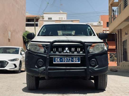Mitsubishi l200 image 1