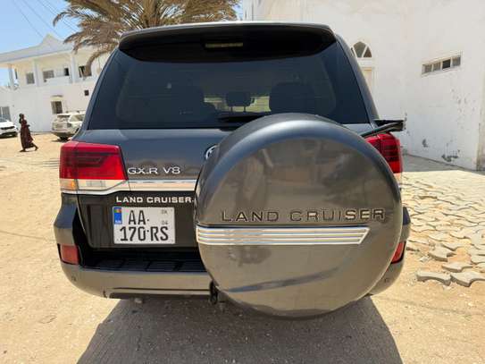Toyota land cruiser image 3