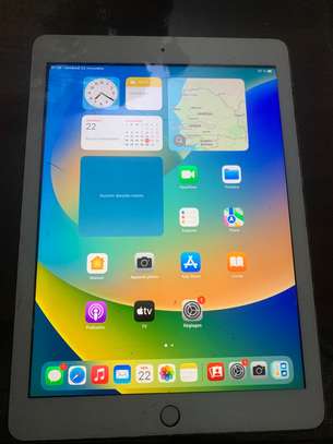 Ipad 5th gen image 2