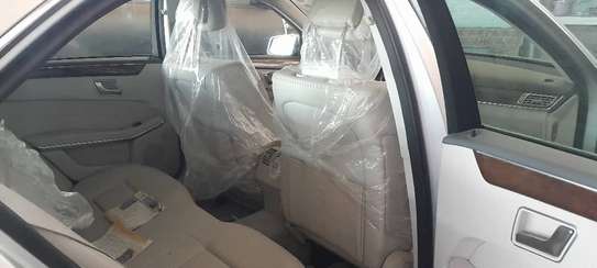 MERCEDES E 200 image 4