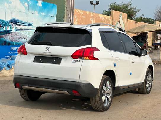 Peugeot 2008 2015 diesel image 9