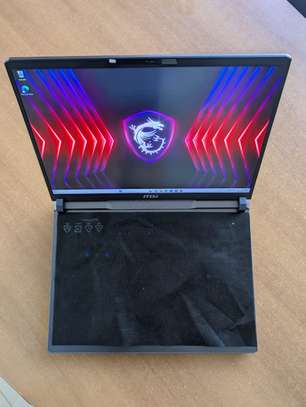 Gamer MSI Vector 17 RTX 4080 image 3