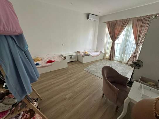 Duplex vide 4 chambres à louer au point E image 9