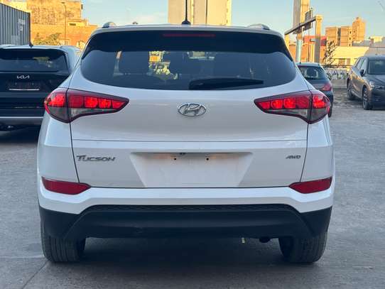 HYUNDAI TUCSON  4x4 image 4