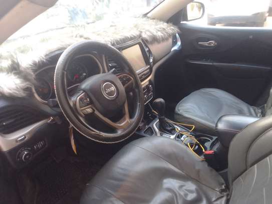 Jeep cheroke image 5