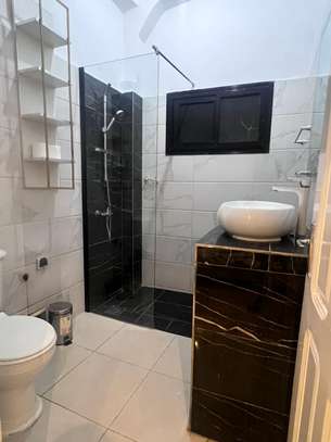 Joli studio meublé image 9