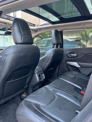 Jeep Cherokee image 7