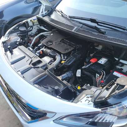 PEUGEOT 5008 image 6