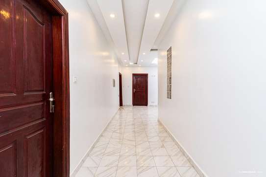APPARTEMENT 5 CHAMBRES SALON MERMOZ 3 EME ETAGE image 2
