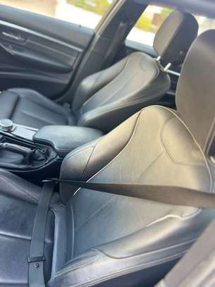 BMW 328i XDrive 2016 image 10