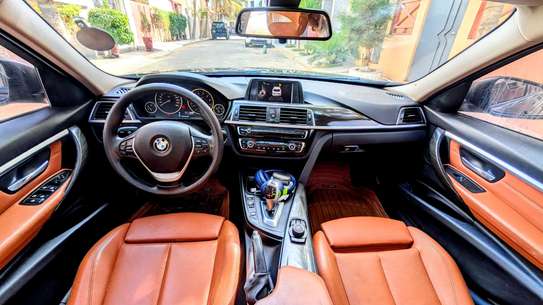 BMW 320I XDRIVE image 10