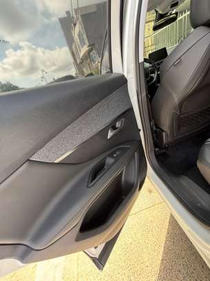 Peugeot 3008 2019 image 11
