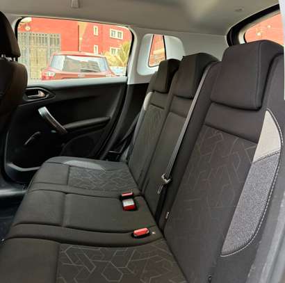Peugeot 2008 image 6