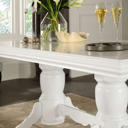 Table extensible blanche bois pied central sculpté image 6