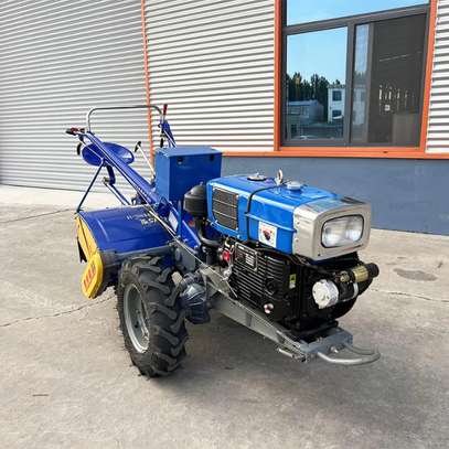 Motoculteur essence puissant pneus tout-terrain image 3
