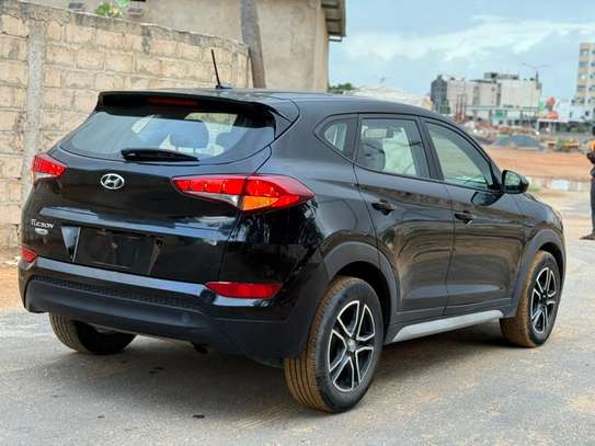 Hyundai tucson image 2