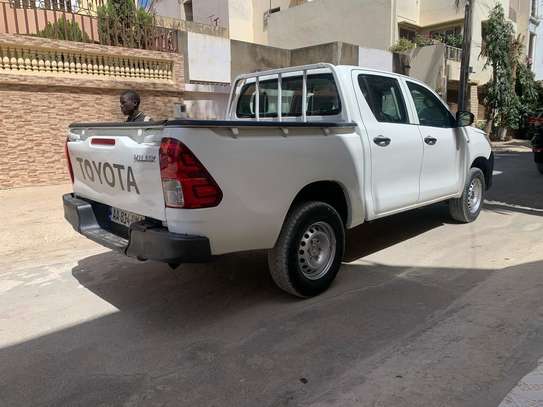 Toyota Hilux image 8