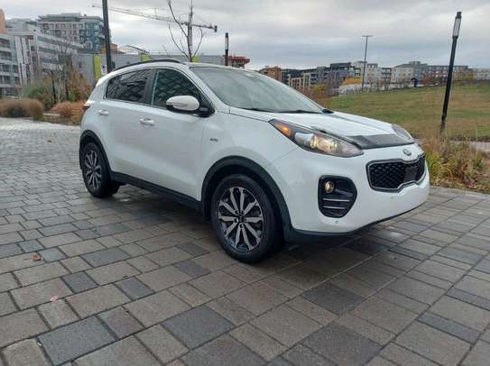 KIA SPORTAGE image 2