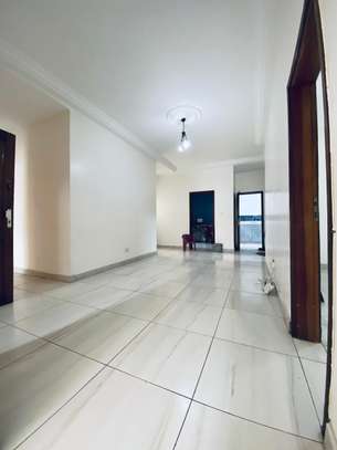Appartement moderne à la Sicap Foire image 13