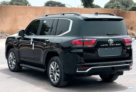 TOYOTA  LAND CRUISER LC300 VX-R 2026 image 6