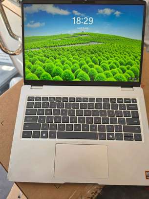 Dell Pro 14 image 4