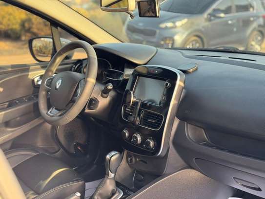 RENAULT CLIO 2019 image 8