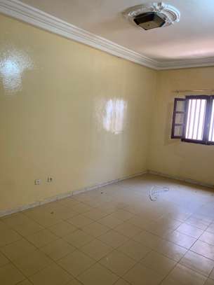 Appartement deux chambres salon à louer image 9