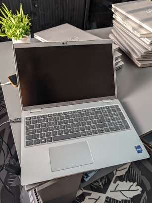 Dell 5540 i5 13th gen ) SSD 512gb / 16gb ram image 2
