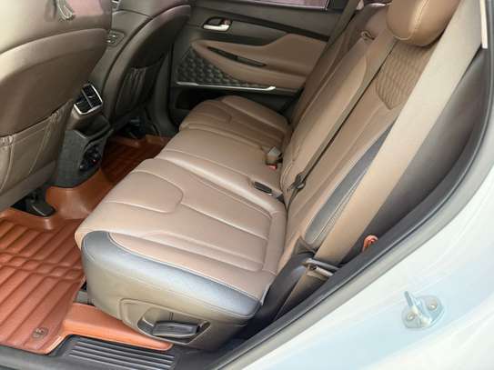 Hyundai Santefe image 8