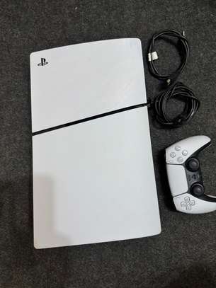 Ps5 slim venant avec pack de Jeux image 3