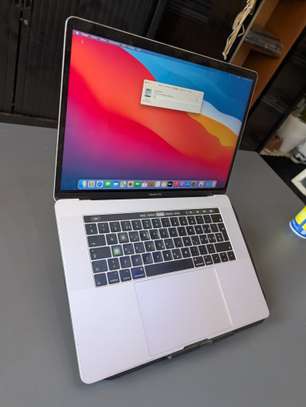 MacBook pro touchbar 512gb / 16gb ram image 4