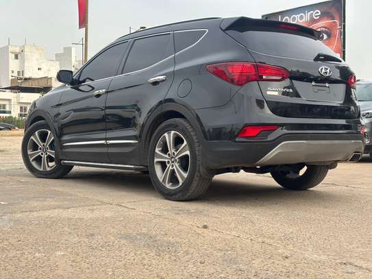 Hyundai Santafé venant 2018 full options 2.0L image 4