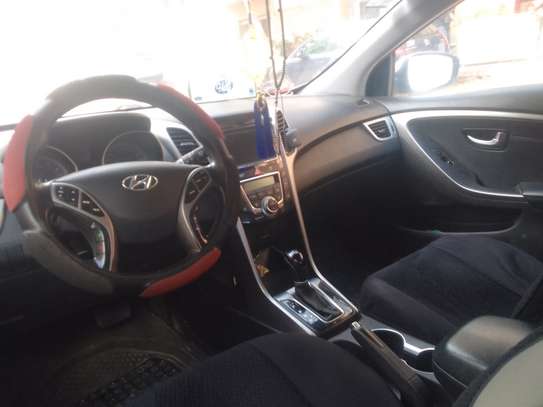 Hyundai elantra Gt image 4