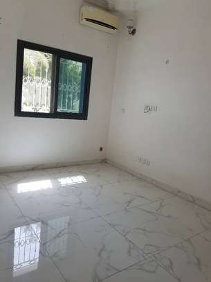 APPARTEMENT A LOUER AUX POINT E image 7