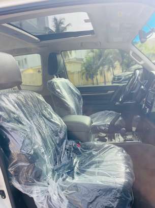 Mitsubishi pajero image 9