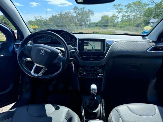 Peugeot 2008 image 2