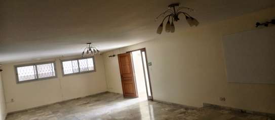 VILLA RÉSIDENTIELLE A LOUER NGOR ALMADIES image 4