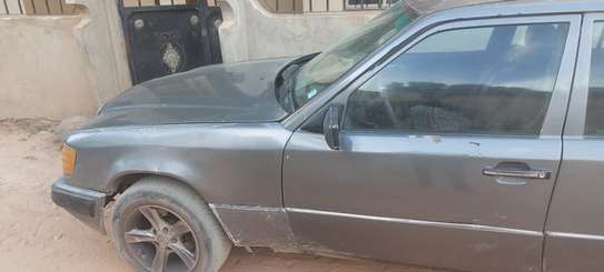 Mercedes 200D image 5