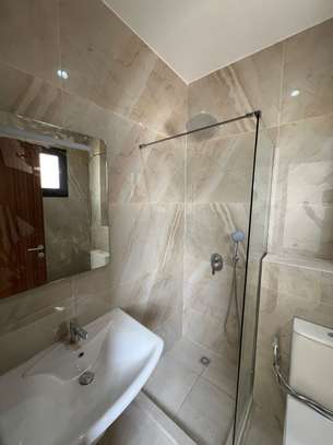F4 de 160 m² neuf visible à Mermoz image 2
