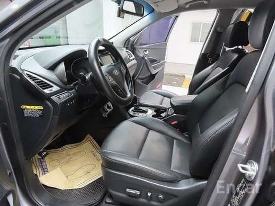 Hyundai Santa Fe diesel 4WD 2017 full options image 14