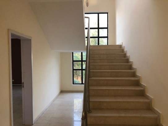 Villa à louer aux Almadies vers King Fahd Palace image 2