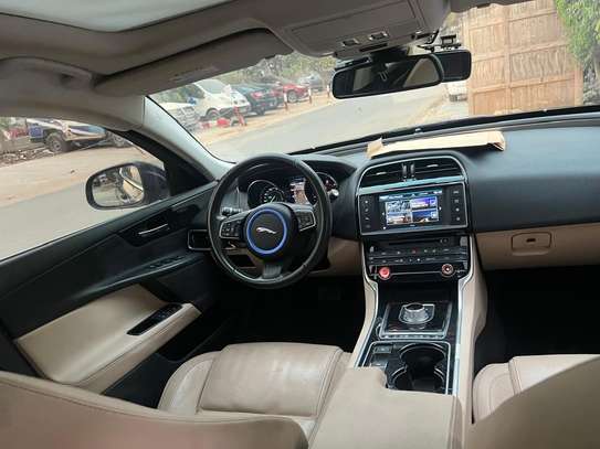 Jaguar XF 2017 Diesel 2.0 image 12