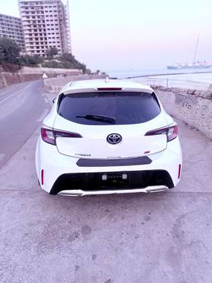 2020 Toyota Corolla SE HATCHBACK image 3