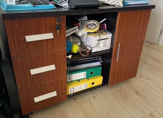 Bureau à vendre avec chaise image 2