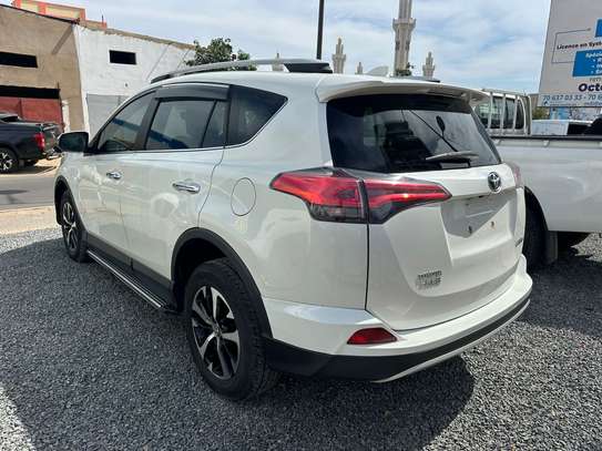 Toyota RAV4 2018 image 11
