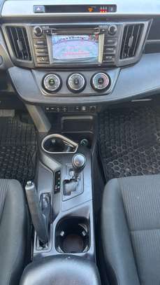 TOYOTA RAV4 (4x4) image 10