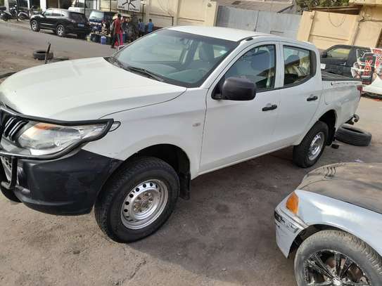 Mitsubishi l200 2018 image 12