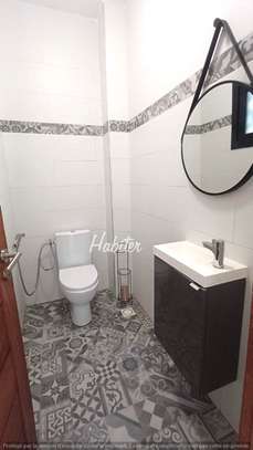 Villa R+1 meublée à louer à Saly image 5