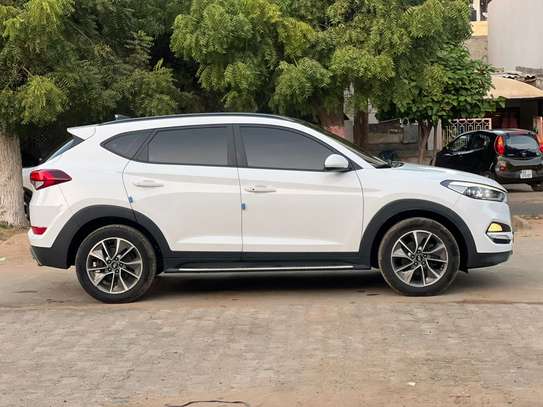 HYUNDAI TUCSON 2018 image 8