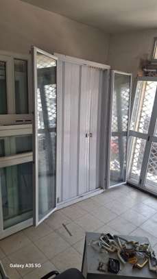 Porte PVC avec volet antibruit double vitrage image 3